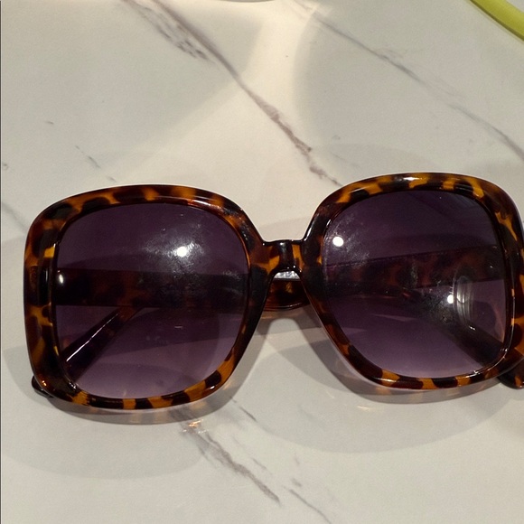 Lane Bryant Tortoise Shell Sunglasses with Purple Tint - Picture 1 of 1